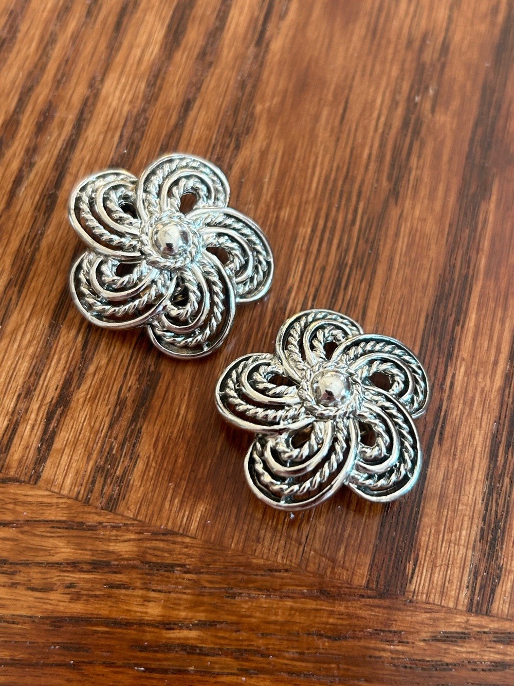 Vintage Avon Silver Tone Rope Filigree Flower Clip On Earrings